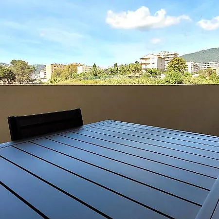 Neuf T3 Avec Terrasse, Parking Et Climatisation A Apartment