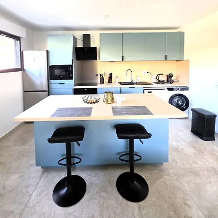 Neuf T3 Avec Terrasse, Parking Et Climatisation A Apartment *